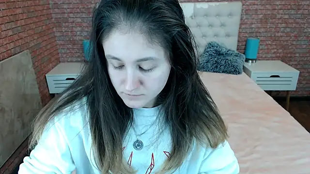 Holliy Cooper online show from November 2025 10:09:01 AM