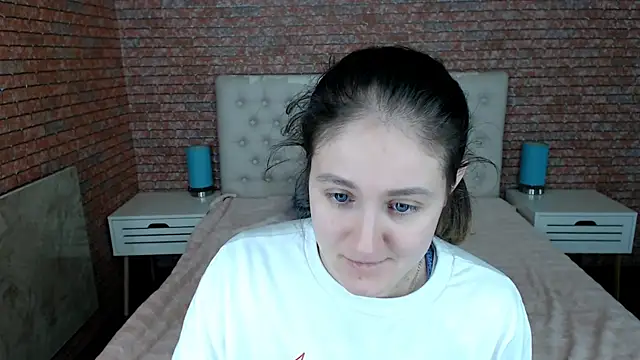 Holliy Cooper online show from November 2025 08:36:02 AM