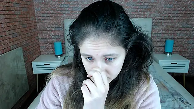 Holliy Cooper online show from November 2025 09:20:01 AM