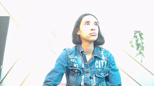 RoxanaCyrano  online show from December 2025 08:04:01 PM