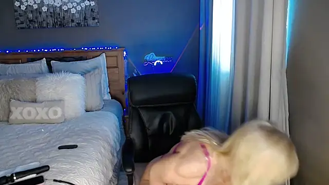 Lenaxox online show from January 2026 06:44:01 PM