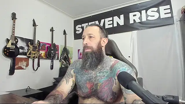 Snapshot of StevenRiseNYC chatting on January 2025 02:10:01 AM StevenRiseNYC online show from January 2025 02:10:01 AM