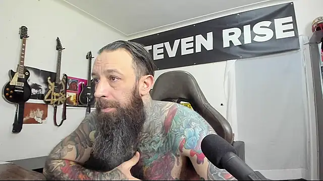 Snapshot of StevenRiseNYC chatting on January 2025 03:04:01 PM StevenRiseNYC online show from January 2025 03:04:01 PM
