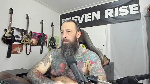 Snapshot of StevenRiseNYC chatting on January 2025 01:49:01 PM StevenRiseNYC online show from January 2025 01:49:01 PM