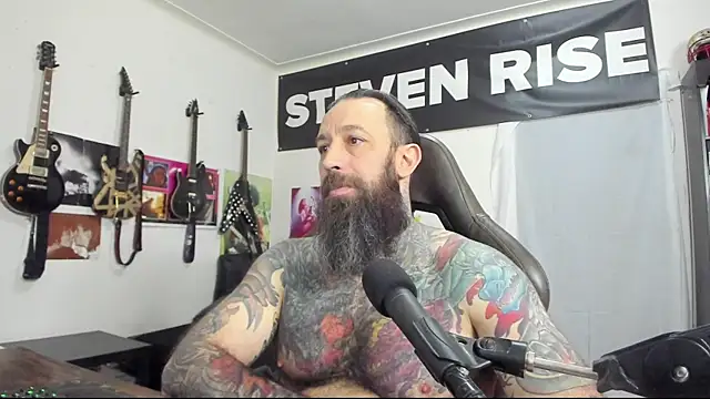 Snapshot of StevenRiseNYC chatting on January 2025 03:51:01 PM StevenRiseNYC online show from January 2025 03:51:01 PM