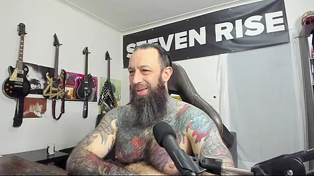 Snapshot of StevenRiseNYC chatting on February 2025 12:44:01 PM StevenRiseNYC online show from February 2025 12:44:01 PM
