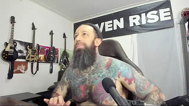 Snapshot of StevenRiseNYC chatting on February 2025 01:44:01 PM StevenRiseNYC online show from February 2025 01:44:01 PM