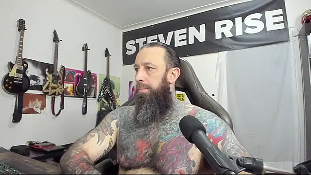 Snapshot of StevenRiseNYC chatting on February 2025 04:44:02 AM StevenRiseNYC online show from February 2025 04:44:02 AM