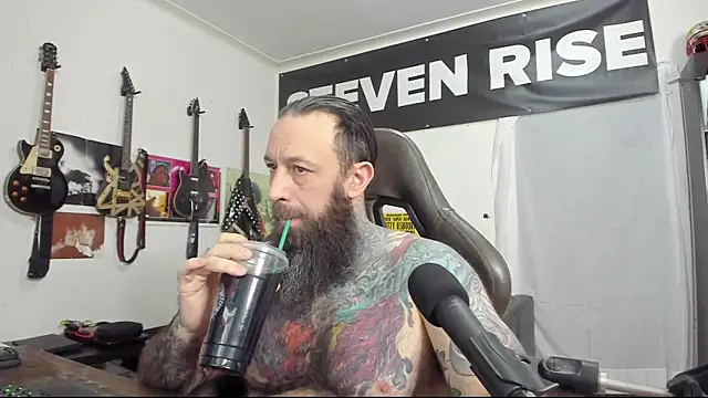 Snapshot of StevenRiseNYC chatting on February 2025 01:20:01 PM StevenRiseNYC online show from February 2025 01:20:01 PM