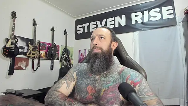 Snapshot of StevenRiseNYC chatting on February 2025 12:46:01 AM StevenRiseNYC online show from February 2025 12:46:01 AM