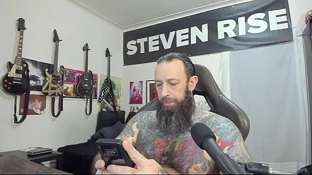 Snapshot of StevenRiseNYC chatting on February 2025 01:51:02 PM StevenRiseNYC online show from February 2025 01:51:02 PM