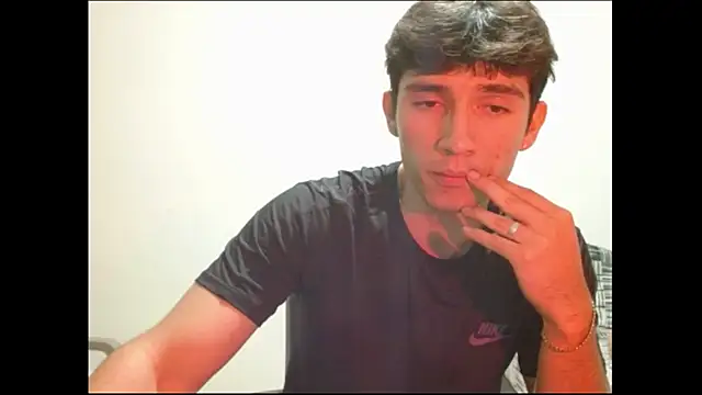 Snapshot of ChicoMaloFfF chatting on March 2026 01:12:02 AM ChicoMaloFfF online show from March 2026 01:12:02 AM