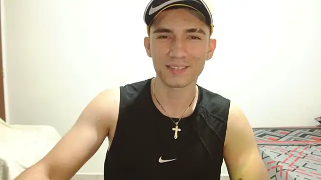 Snapshot of ChicoMaloFfF chatting on April 2026 12:32:01 AM ChicoMaloFfF online show from April 2026 12:32:01 AM