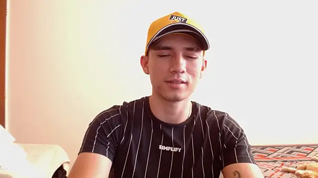 Snapshot of ChicoMaloFfF chatting on April 2026 09:32:01 PM ChicoMaloFfF online show from April 2026 09:32:01 PM