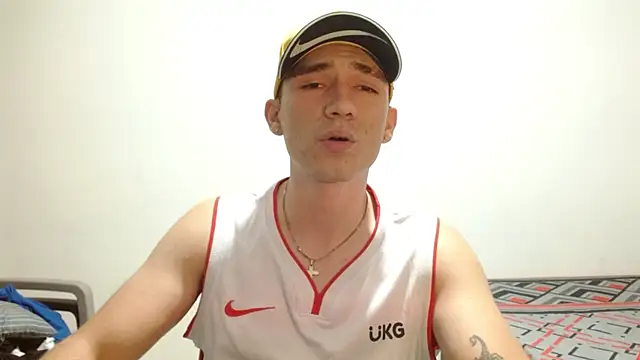 Snapshot of ChicoMaloFfF chatting on April 2026 01:50:01 AM ChicoMaloFfF online show from April 2026 01:50:01 AM