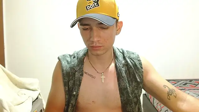 Snapshot of ChicoMaloFfF chatting on April 2026 01:20:02 AM ChicoMaloFfF online show from April 2026 01:20:02 AM