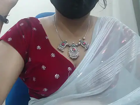 Snapshot of Lovely_Siri_23 chatting on April 2026 08:09:02 PM Lovely Siri 23 online show from April 2026 08:09:02 PM
