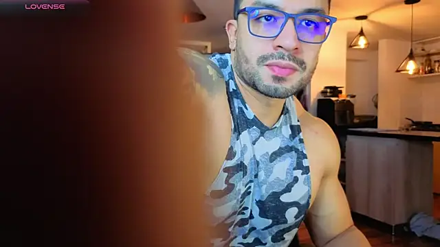 Snapshot of Michael_Diamond chatting on March 2026 01:44:02 AM Michael Diamond online show from March 2026 01:44:02 AM