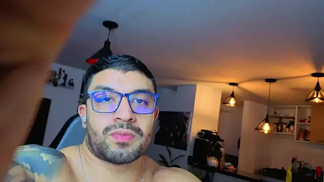 Snapshot of Michael_Diamond chatting on April 2026 04:44:02 AM Michael Diamond online show from April 2026 04:44:02 AM