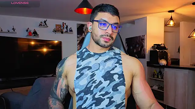 Snapshot of Michael_Diamond chatting on April 2026 04:46:01 AM Michael Diamond online show from April 2026 04:46:01 AM