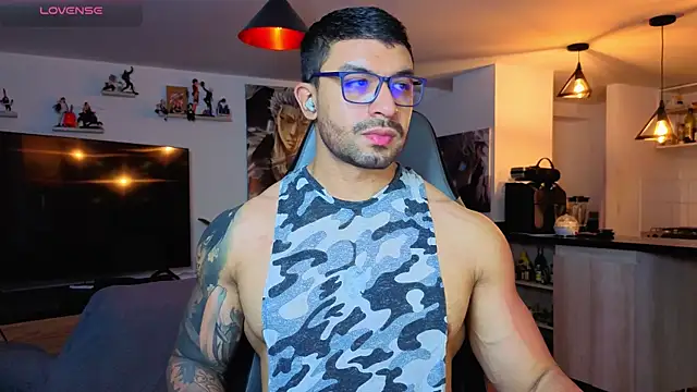 Snapshot of Michael_Diamond chatting on April 2026 03:06:01 AM Michael Diamond online show from April 2026 03:06:01 AM