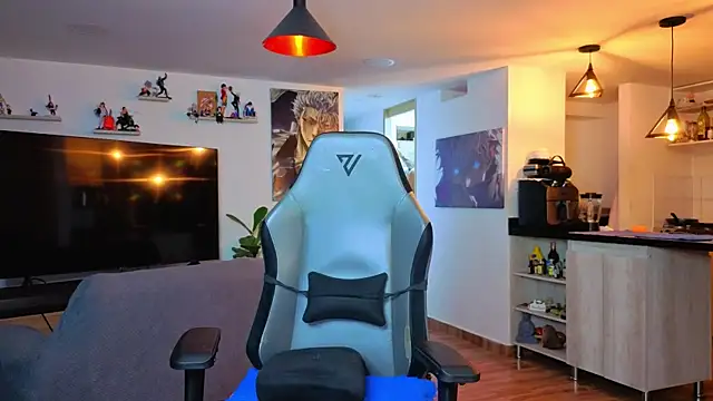 Snapshot of Michael_Diamond chatting on April 2026 02:17:02 AM Michael Diamond online show from April 2026 02:17:02 AM