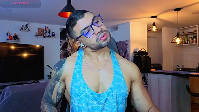 Snapshot of Michael_Diamond chatting on April 2026 04:33:02 PM Michael Diamond online show from April 2026 04:33:02 PM