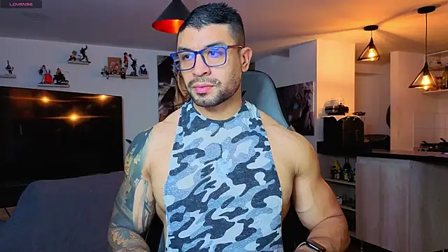 Snapshot of Michael_Diamond chatting on April 2026 02:40:02 AM Michael Diamond online show from April 2026 02:40:02 AM