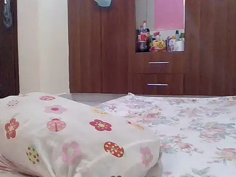 sweet-fancy online show from October 2025 07:42:01 AM