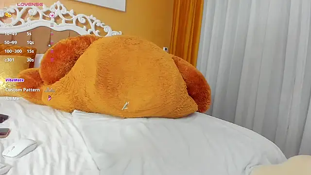 GoldenCaroline online show from October 2025 04:42:01 PM