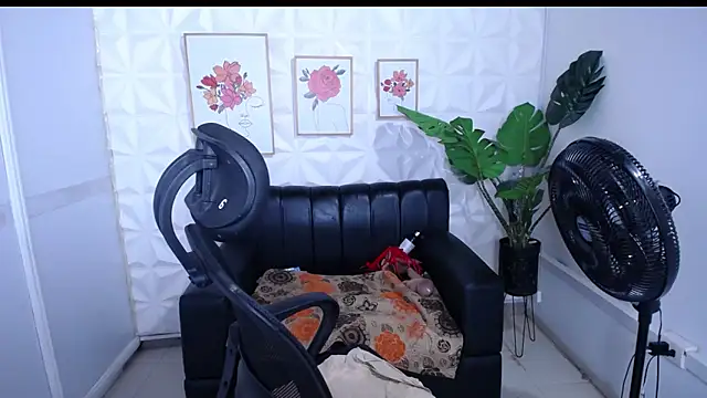 Valentinaa mature online show from December 2025 03:46:02 AM