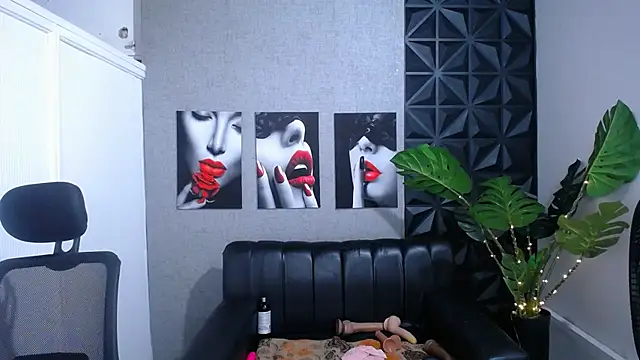 Valentinaa mature online show from April 2026 06:19:01 AM