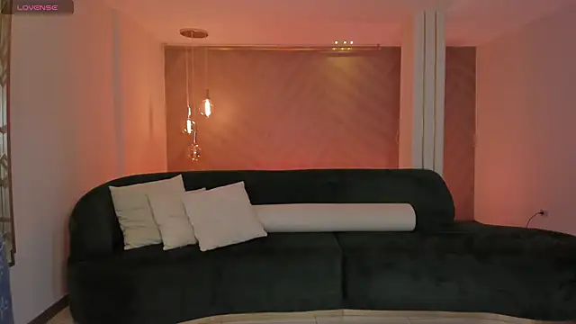 Snapshot of LizzHamilton__ chatting on September 2025 08:52:02 PM LizzHamilton online show from September 2025 08:52:02 PM