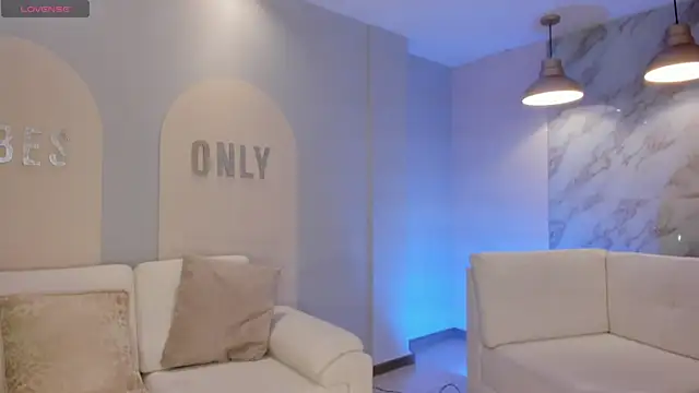 Snapshot of LizzHamilton__ chatting on November 2025 04:09:02 PM LizzHamilton online show from November 2025 04:09:02 PM