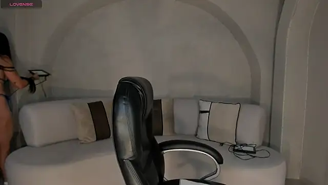 Snapshot of LizzHamilton__ chatting on November 2025 09:15:01 PM LizzHamilton online show from November 2025 09:15:01 PM