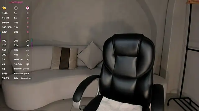 Snapshot of LizzHamilton__ chatting on November 2025 09:14:01 PM LizzHamilton online show from November 2025 09:14:01 PM