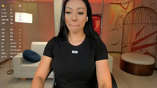 Snapshot of LizzHamilton__ chatting on November 2025 09:46:02 PM LizzHamilton online show from November 2025 09:46:02 PM