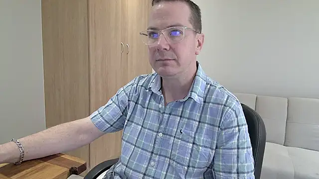 BrettJ81 online show from October 2025 09:41:02 AM