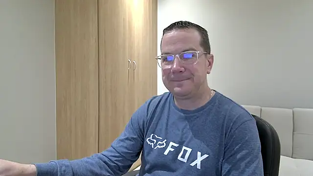 BrettJ81 online show from October 2025 05:02:02 PM