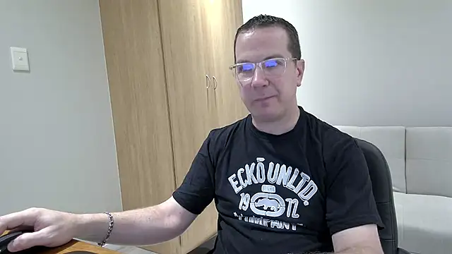 BrettJ81 online show from October 2025 02:51:02 PM