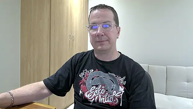 BrettJ81 online show from December 2025 03:21:01 PM