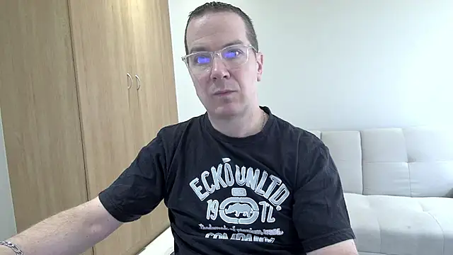 Snapshot of BrettJ81 chatting on April 2026 06:33:01 AM BrettJ81 online show from April 2026 06:33:01 AM