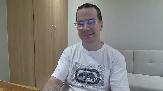 Snapshot of BrettJ81 chatting on April 2026 01:25:02 PM BrettJ81 online show from April 2026 01:25:02 PM