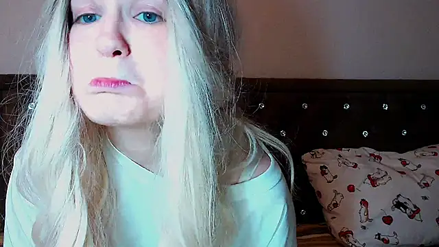 Snapshot of Sara4uu chatting on October 2025 12:08:02 AM Sara4uu online show from October 2025 12:08:02 AM