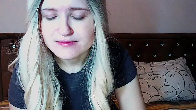 Sara4uu online show from December 2025 10:19:01 PM