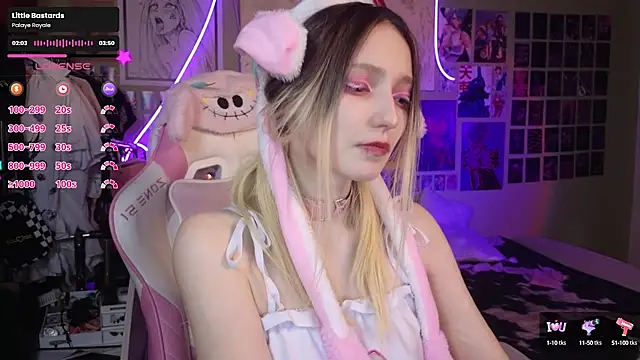 Snapshot of Evie_Ro chatting on March 2025 11:03:02 PM Evie Ro online show from March 2025 11:03:02 PM