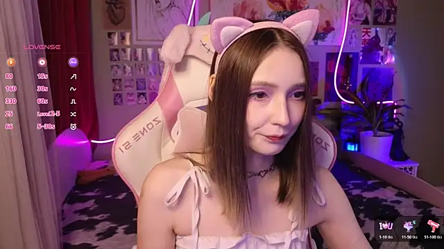 Snapshot of Evie_Ro chatting on April 2026 08:43:02 PM Evie Ro online show from April 2026 08:43:02 PM