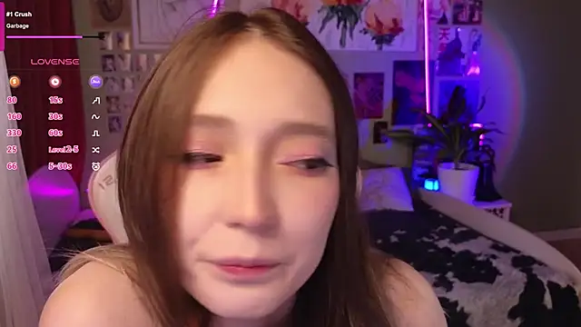 Snapshot of Evie_Ro chatting on May 2026 04:29:01 AM Evie Ro online show from May 2026 04:29:01 AM