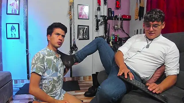 Snapshot of dom2travelersss chatting on February 2025 02:38:01 PM dom2travelersss online show from February 2025 02:38:01 PM