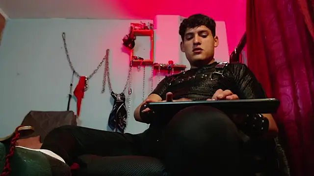 dom2travelersss online show from December 2025 09:10:02 PM